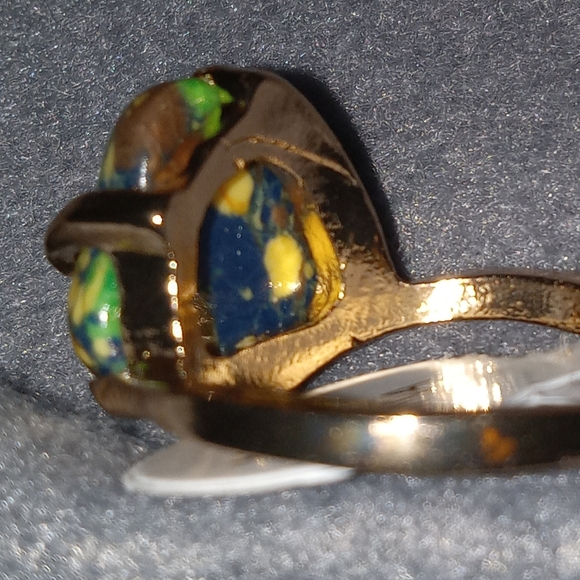 Unique Multicolor Offset Heart Stone And Goldtone Costume Ring NWT Size 6 - Picture 3 of 5